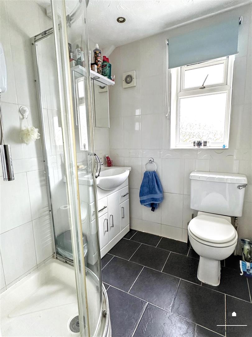 5 Bedroom House. Selmeston Road in Eastbourne,  20
